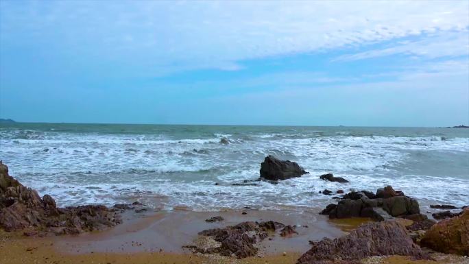 青岛 大海 崂山 礁石 海浪翻滚视频素材