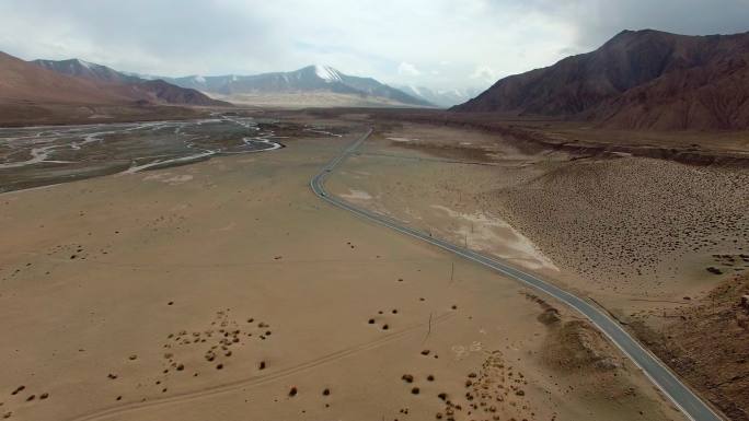 高原戈壁沙漠公路