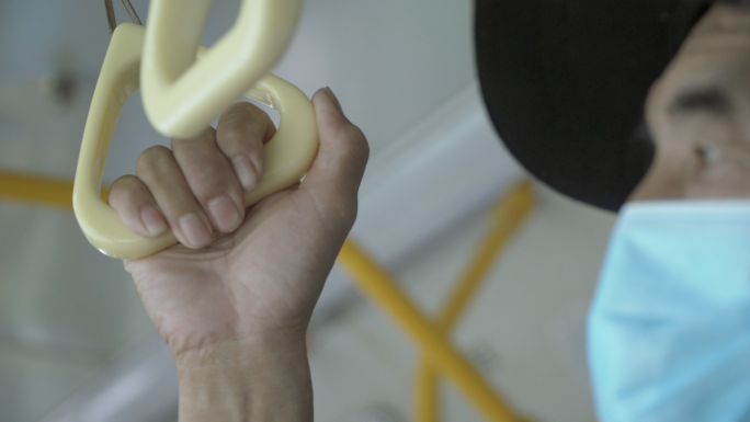 坐公交车绿色出行