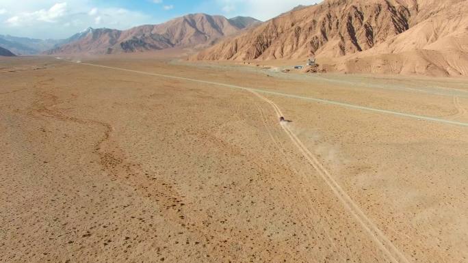 高原戈壁沙漠公路行车航拍