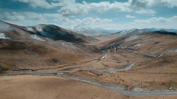 西藏旅游风仲巴县219国道山顶蜿蜒公路