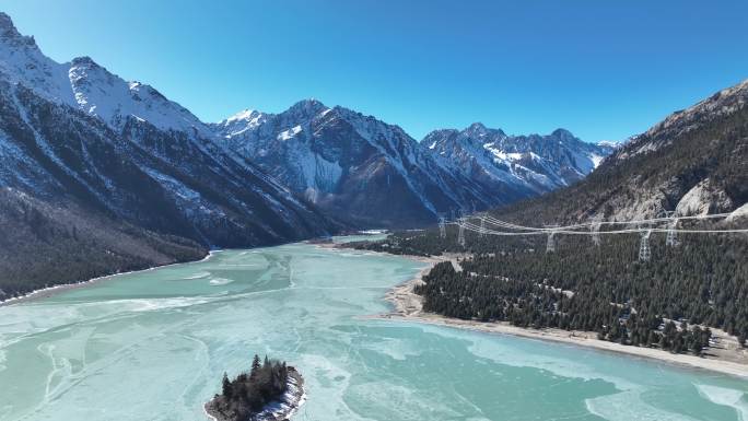 航拍西藏昌都然乌湖自然风光