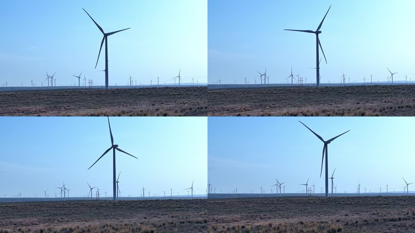 戈壁滩上的风力发电群