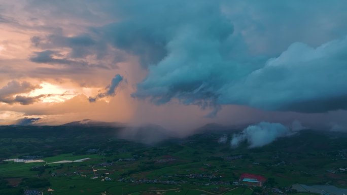 航拍下雨过程