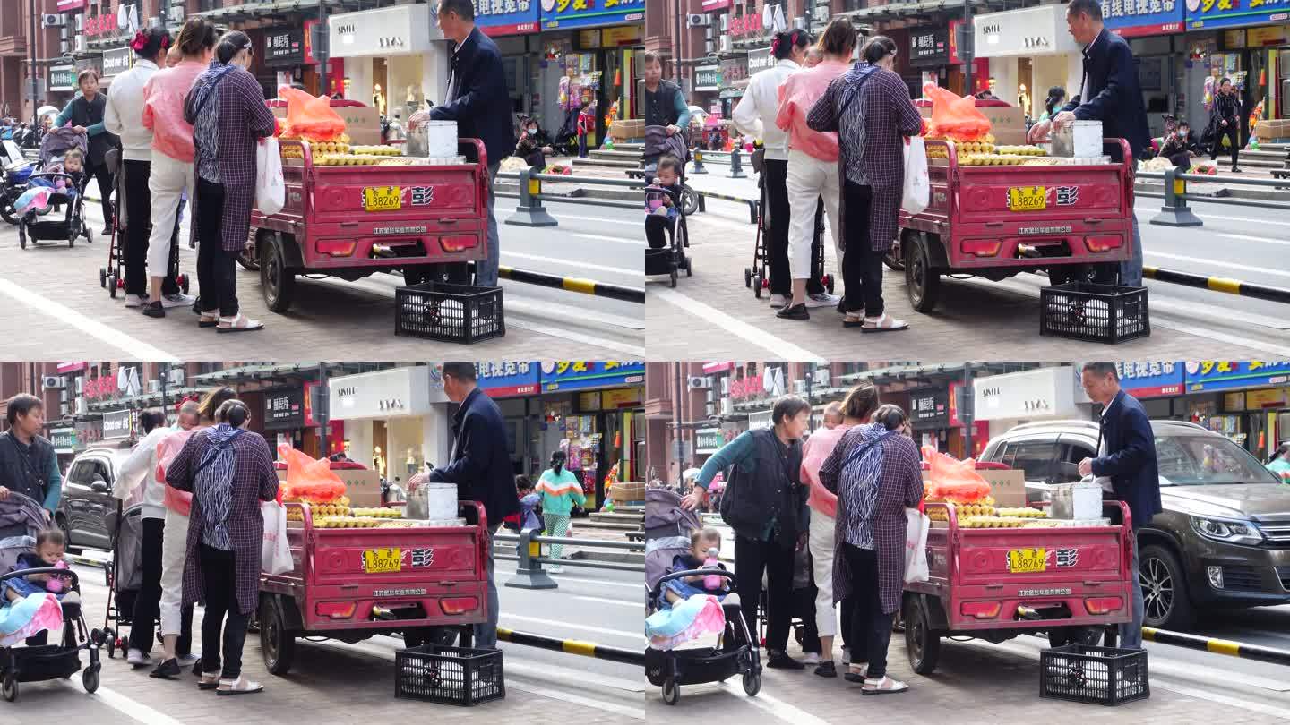 老年人在路边摆摊卖鸡蛋鸭蛋2