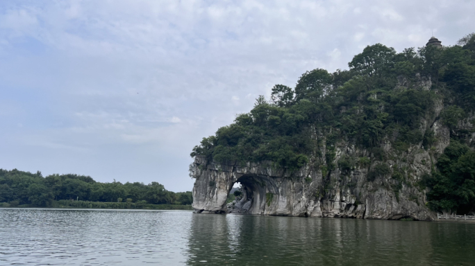 广西桂林象鼻山日月塔东西巷靖江王府