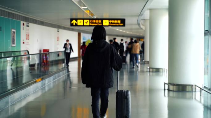 机场素材空境旅客乘客拖行李箱背影出发旅行
