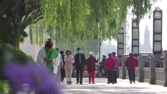 北京环球影城漕运码头大运河日出美女拍照