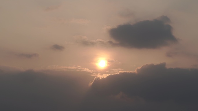 傍晚天空日落延时太阳下山夜幕降临太阳云层