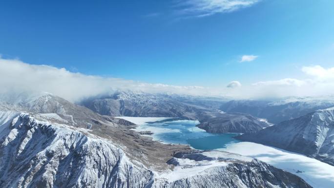 新疆喀什帕米尔高原班迪尔湖蓝湖自然风光