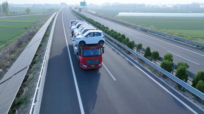 4K航拍高速路货车运输 大车 卡车