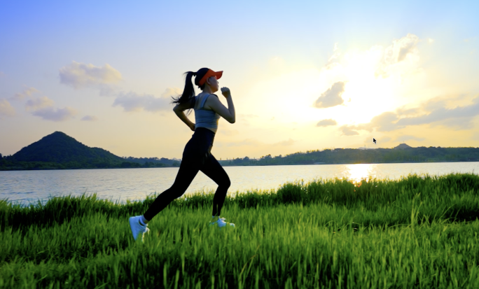 唯美女孩户外跑步自由运动健康美丽女孩奔跑