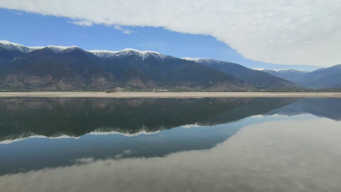 西藏 火车上的风景 雪山