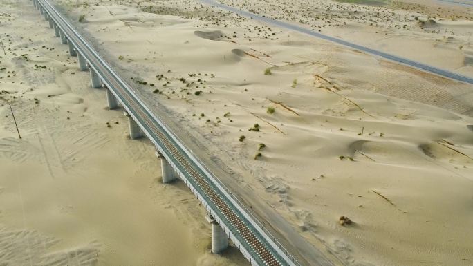 新疆沙漠和若铁路和田到若羌3