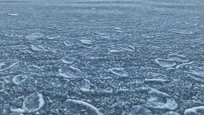 新疆赛里木湖蓝冰自然风光