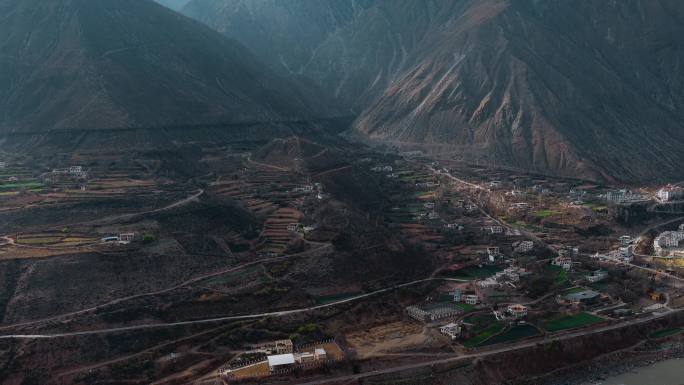 云南旅游风光深藏山区藏族城镇