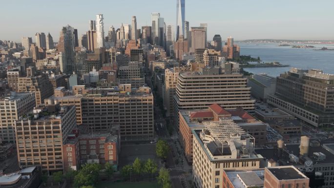 城市航拍纽约曼哈顿摩天大楼城市建筑清晨