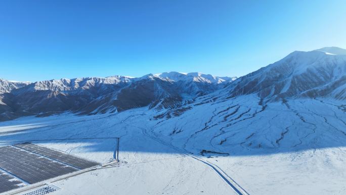 航拍新疆喀什帕米尔高原雪山风光