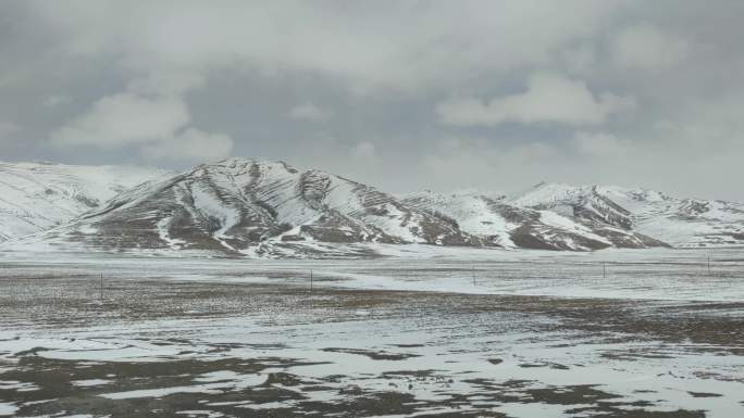 西藏 火车上的风景 雪山