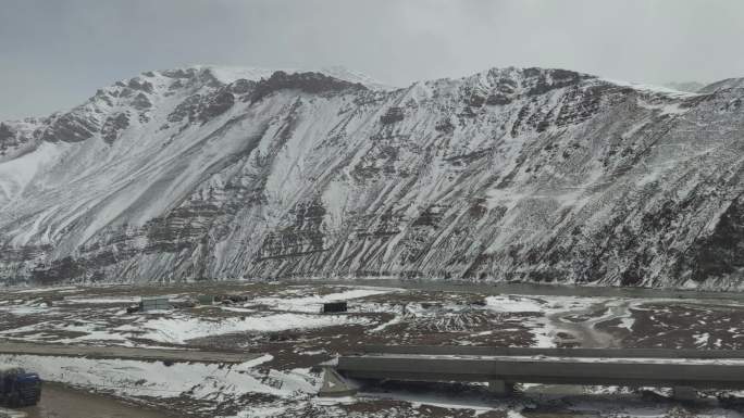 西藏 火车上的风景 雪山