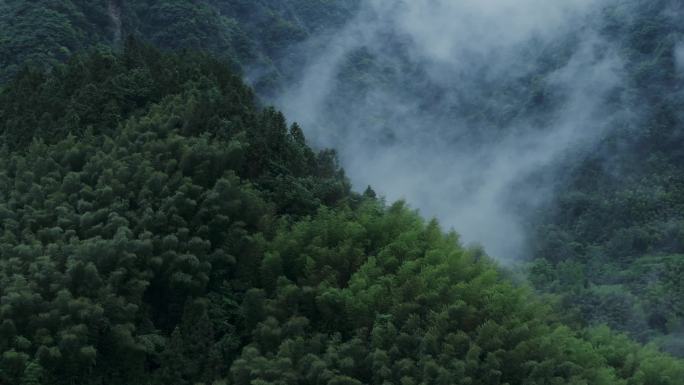 航拍山雾袅绕下的小县城山雾空镜素材