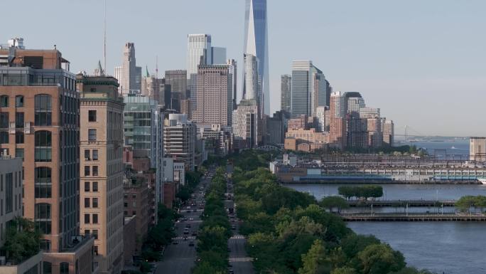 城市航拍纽约曼哈顿河边车流摩天大楼清晨