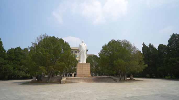 北京科技大学毛主席雕像