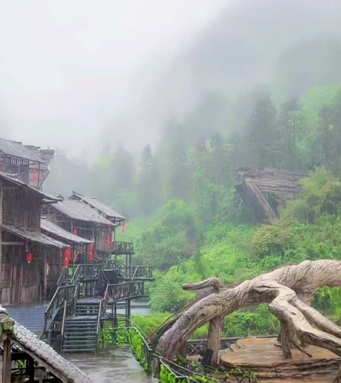 天门山下雨中小木屋风景视频素材