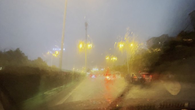 暴雨 雨天 雨夜 车内 暴雨行车 开车