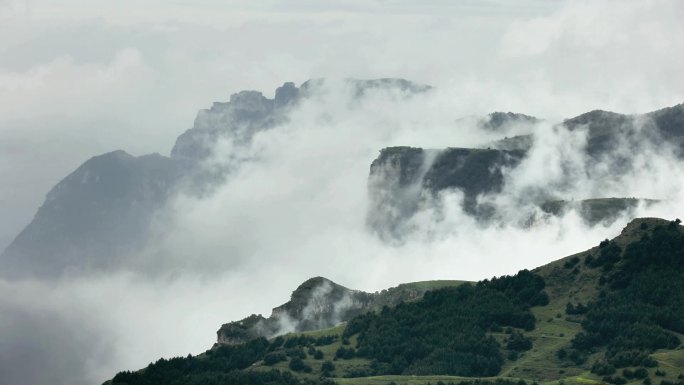山间飘渺的云雾 壮观风光云雾延时