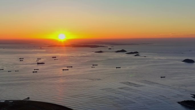 福建漳州市厦门湾海上日出风光