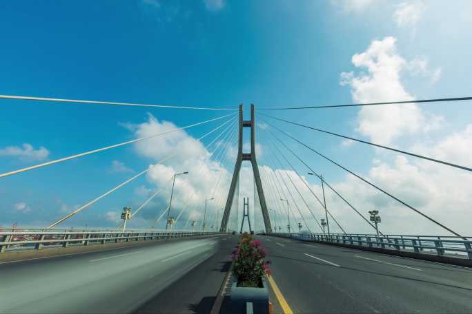 海南环岛旅游公路洋浦大桥车流穿梭延时