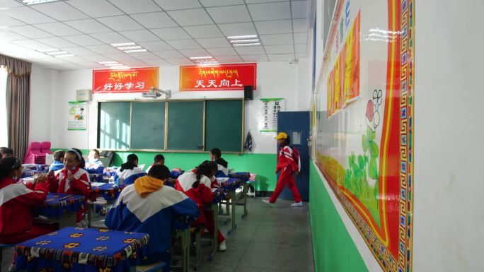 藏族小学教师 藏族小学生 教育未来