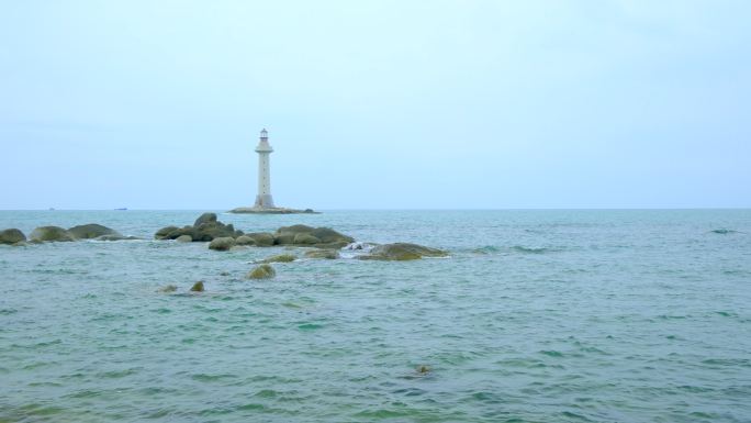 阴天海面灯塔 航标灯 大海岩石礁石