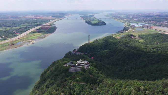 江河青山古寺