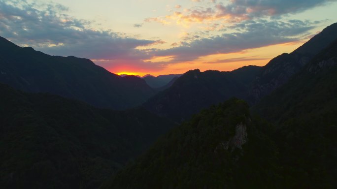 温州雁荡山晚霞群山晚霞火烧云