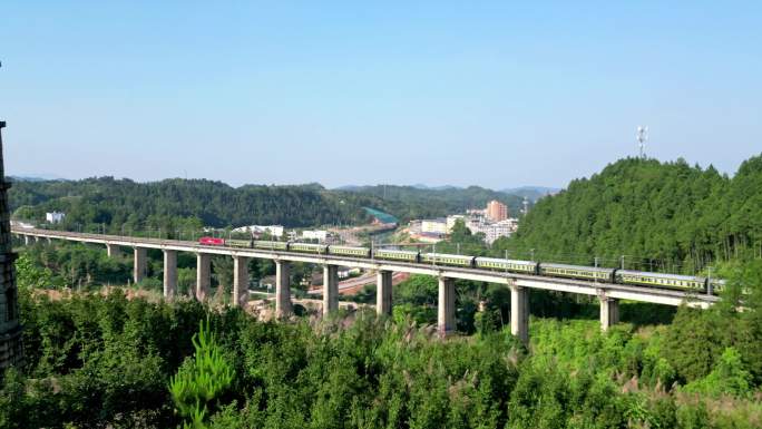 京九铁路  古塔丽影  绿皮火车