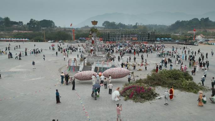 云南德宏盈江傣族泼水节会场布置