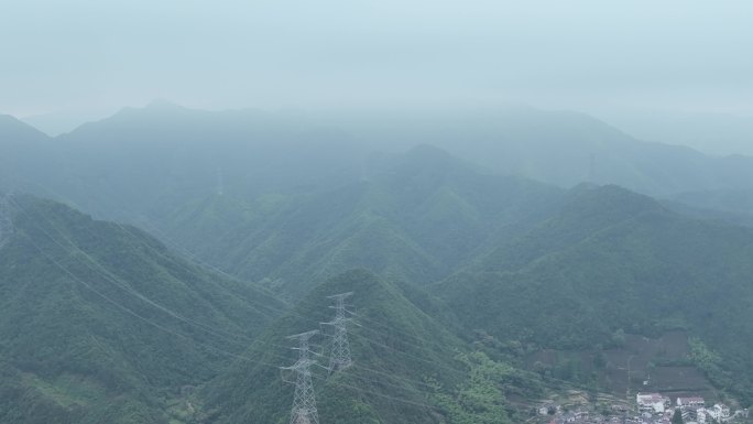 航拍浙江龙门山脉电力电塔电网高压线特高压