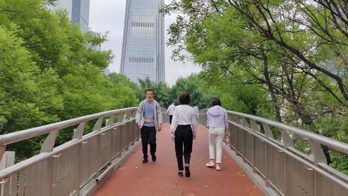 0007北京城市街拍天桥走动的人4K
