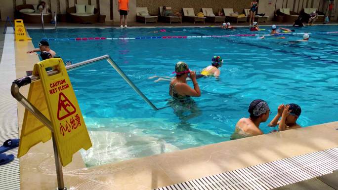 夏季泳池游泳健身水上运动实拍