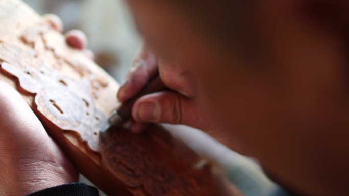 凿子锤子凿木头 传统文化匠心工艺