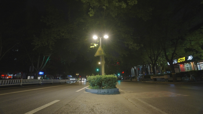 夜景城市繁华街道车流人流延时摄影