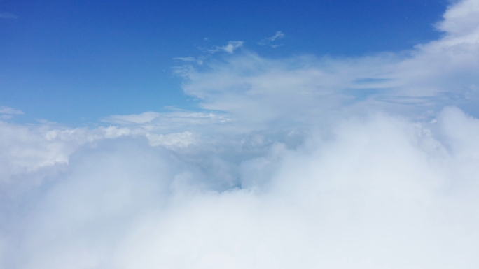 云层之上的蓝天白云
