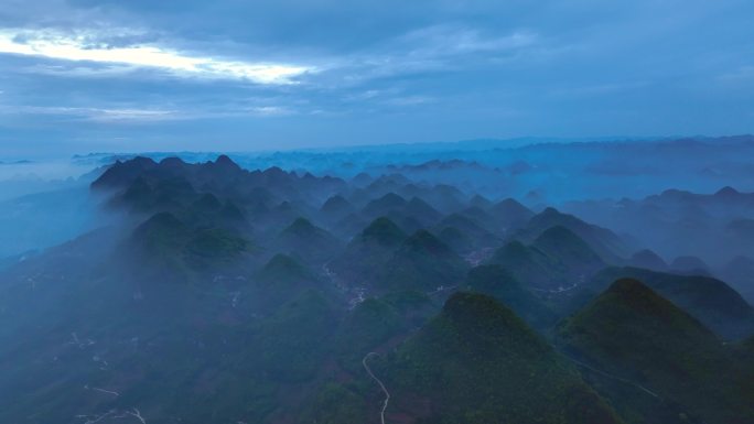 清晨万峰林