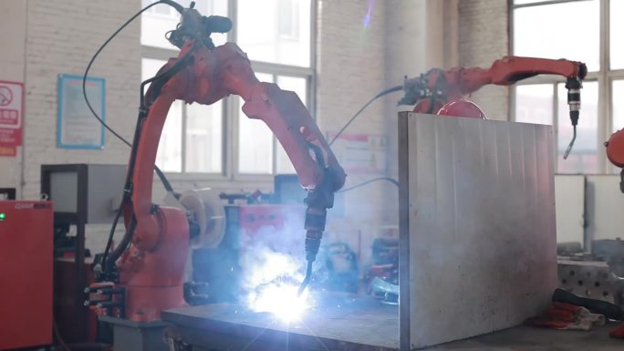 全自动机器人焊接 工人激光切割
