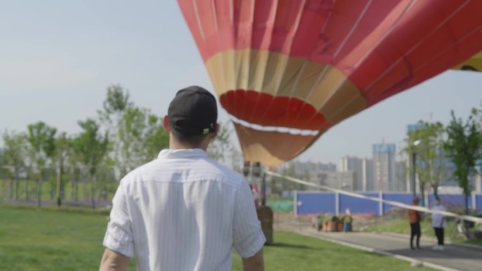 热气球升空人物登陆热球燃料热浪能源燃烧