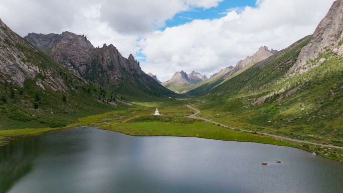 高原圣湖湖泊石山