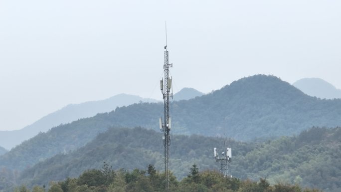 航拍山区移动电信联通4G5G信号塔数字化