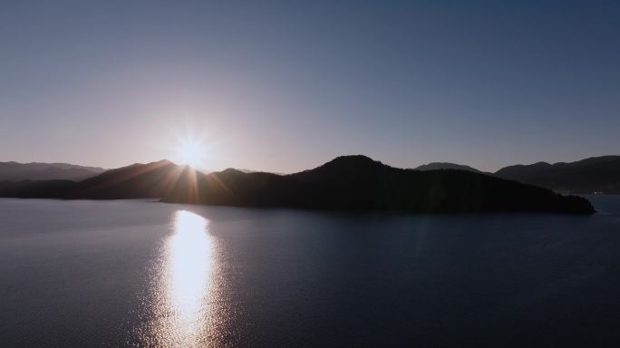 【5K】清晨的泸沽湖风光，泸沽湖日出航拍